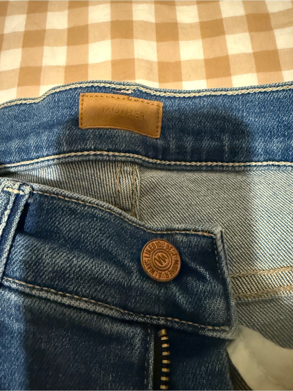 MOTHER the weekender mid rise flared jeans in layover size 26 - Picture 2 of 6